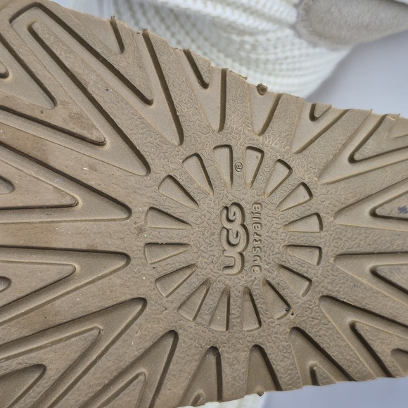 UGG Australia Classic Cardy CREAM Three Button Knit Boots Size 9 - Picture 8 of 16